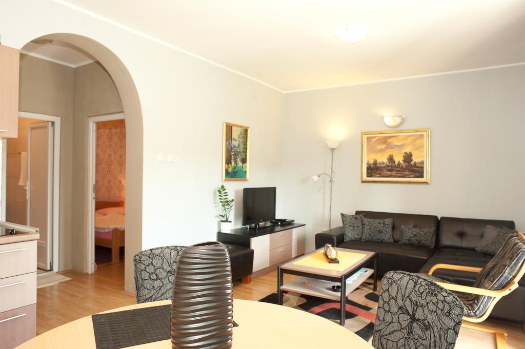 Apartments Vila Vrdnik Exterior foto