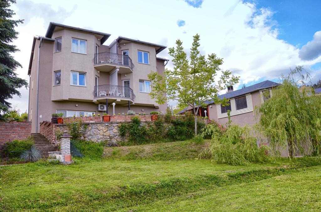 Apartments Vila Vrdnik Exterior foto