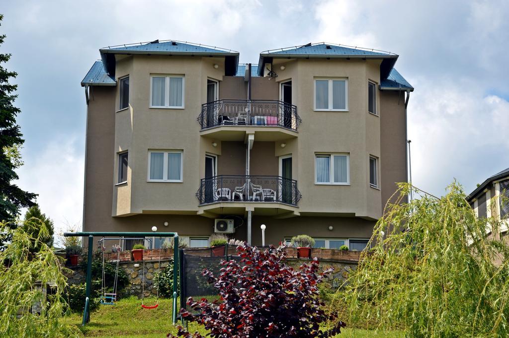 Apartments Vila Vrdnik Exterior foto