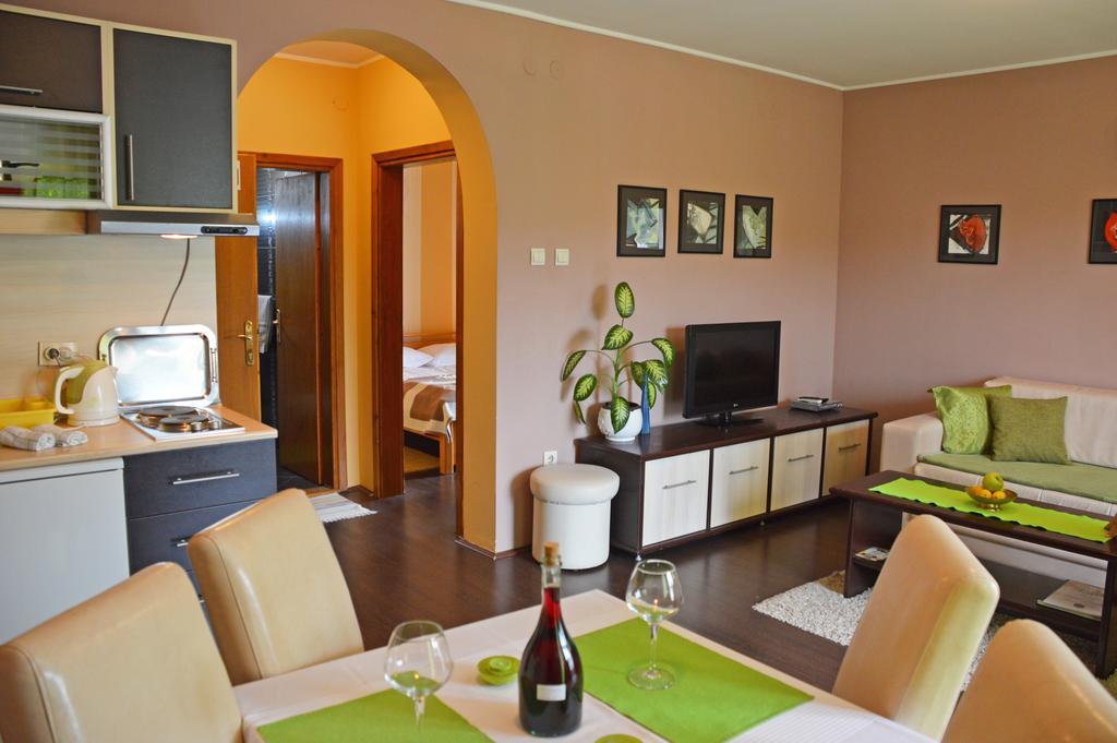 Apartments Vila Vrdnik Exterior foto